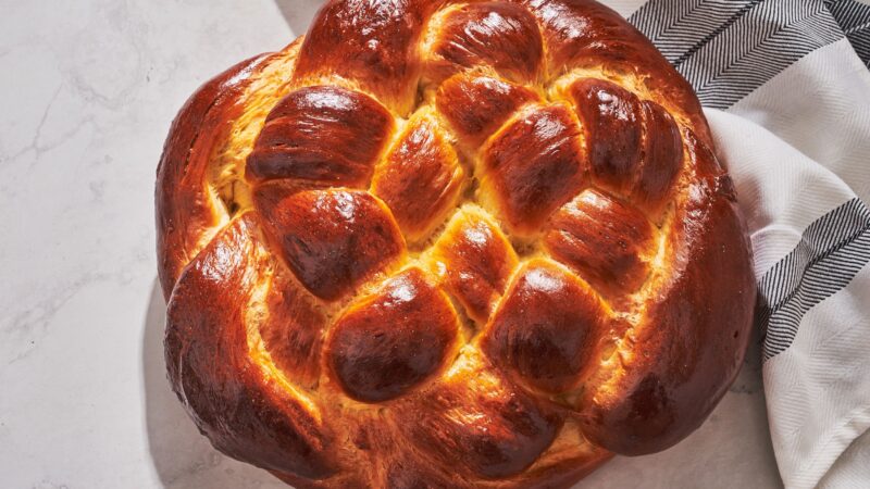 A photograph of a round challah.